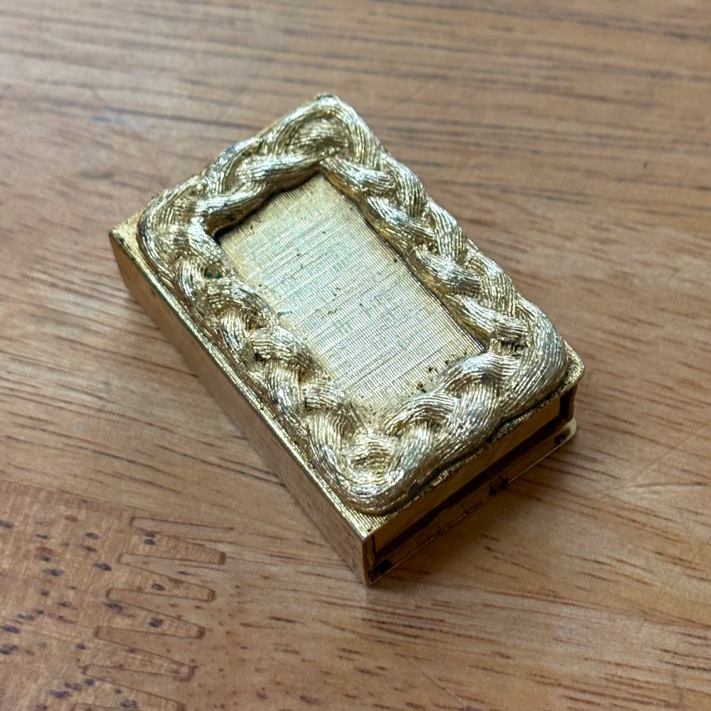 Vintage Gold Tone metal Matchbox strike case